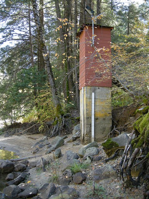 Merced River Gaging Station at Pohono Bridge