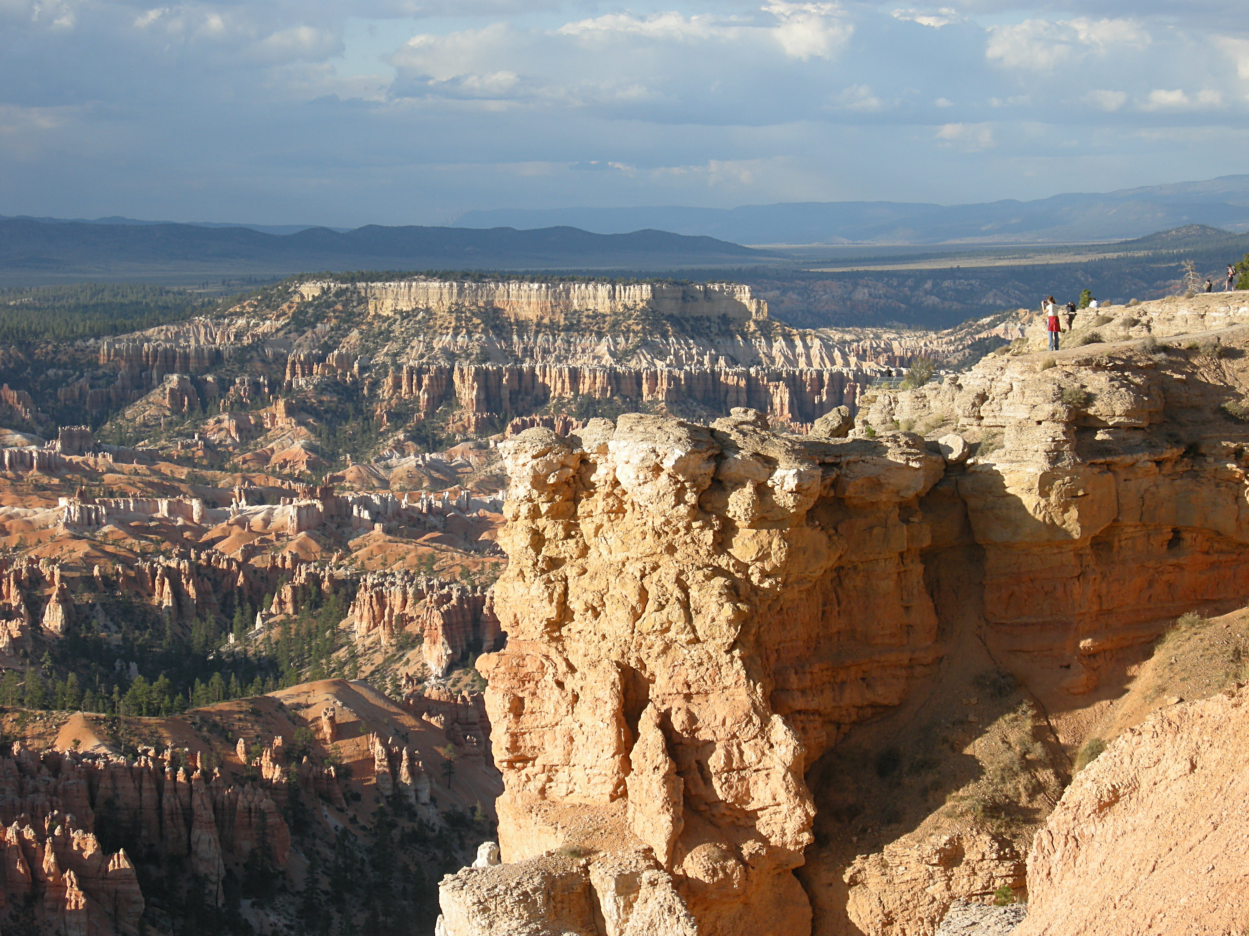 Looking back towards Bryce Point from the Rim Trail